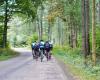 la cérémonie qui récompense les meilleurs cyclistes de retour à Paris