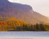 Avant l’hiver, ce lac glaciaire du Jura se transforme et nous transporte au Canada