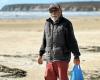 à 84 ans, il arpente chaque jour la plage de Crozon pour ramasser les déchets