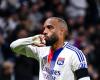 Lacazette remplaçant, Govou y réfléchit très fort