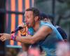 Chris Martin fait une terrible chute sur scène