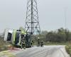 Drôme. Un lourd camion frigorifique se renverse dans un virage : circulation perturbée