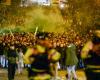 Les supporters suisses défilent à Belfast avant le match Larne contre Saint-Gall à Windsor Park – The Irish News