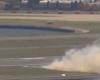 un avion Qantas contraint d’effectuer un atterrissage d’urgence après une panne moteur, l’avion a tourné dans les airs (vidéo)