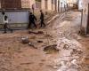 Il perd sa voiture dans les inondations, son employeur menace de le licencier car il est arrivé en retard au travail