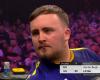 Luke Littler continue de voler dans le Grand Slam of Darts alors que ses rivaux vacillent et que Luke Humphries s’écrase