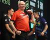 Mickey Mansell se qualifie du groupe au Grand Slam of Darts alors que Josh Rock garde espoir avant la confrontation avec Stephen Bunting