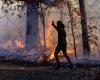 La pluie pourrait aider à combattre les incendies dans le New Jersey, tandis que les rafales menacent d’alimenter les incendies de forêt en Californie.