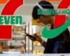 Seven&i envisage de quitter la Bourse pour échapper à Couche-Tard