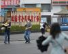 La Chine retire des fleurs en hommage aux victimes d’une attaque à la voiture bélier