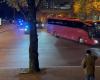 l’imposante escorte policière à l’arrivée du bus israélien au Stade de France