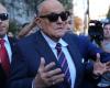 Condamné pour diffamation, Rudy Giuliani, ancien avocat de Trump, livre sa Mercedes mais s’accroche à son maillot de baseball – Libération