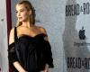 Jennifer Lawrence dévoile son baby bump à l’avant-première du documentaire « Bread & Roses », consacré aux femmes afghanes