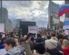 La marche de l’opposition russe à Berlin suscite des tensions autour du drapeau tricolore russe