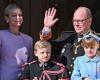 Jacques et Gabriella de Monaco au balcon avec Albert II et Charlène pour assister au défilé militaire incluant la Garde Républicaine