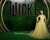 Ariana Grande voit la vie en jaune avec Ralph Lauren pour « Wicked »