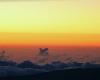 nuages ​​et pluie sur les hauteurs et à l’est, soleil à l’ouest