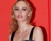 Lily-Rose Depp succombe à son tour à la coiffure emblématique des actrices hollywoodiennes