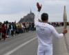 “Je l’estime entre 20 et 25 000 euros.” Porteur de la flamme olympique, il vend aux enchères sa torche de Paris 2024