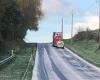 un poids lourd coincé sur une pente verglacée provoque un embouteillage sur la D 1029 à hauteur de Morcourt