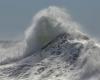 Un bateau touristique a probablement eu un accident dans de fortes vagues