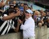 A Botafogo, John Textor salué par les supporters