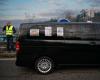 Les taxis manifestent à Paris et dans la région lyonnaise pour protester contre la baisse des tarifs du transport des patients