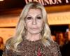 Donatella Versace lance une transformation beauté spectaculaire dans de nouvelles photos