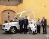 Mercedes-Benz livre la première papamobile électrique au Vatican