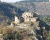 Le pari fou d’un architecte qui a construit sa maison sur le toit d’un château délabré