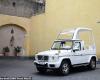 La nouvelle roue du Pape ! Sa Majesté a reçu une « papamobile G-Wagon » construite spécialement pour lui, et elle est entièrement électrique