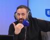 Cyril Hanouna au trente-sixième fond voyant arriver un chroniqueur furieux