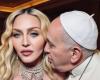 Madonna divise Internet en partageant de fausses photos de lingerie avec le pape