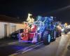 Avant Noël, 100 agriculteurs défilent sur des tracteurs illuminés dans cette commune de Loire-Atlantique