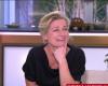 Anne-Elisabeth Lemoine et Jean Dujardin ne savent plus quoi dire, ou presque, face à la panne d’un invité de C à vous