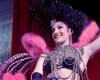 Plumes, strass et voyages sur la scène du cabaret Milady Opéra