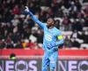 Rennes fires Mandanda, she cries scandal