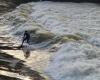 VIDÉO. De mystérieux individus surfent sur le Doubs à Besançon